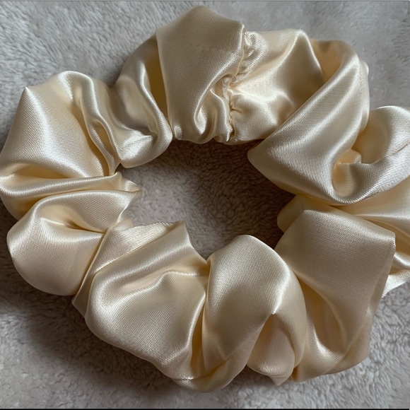 KLM’s Luxey Locks Handmade Hair Scrunchies - Beige - Picture 4 of 5
